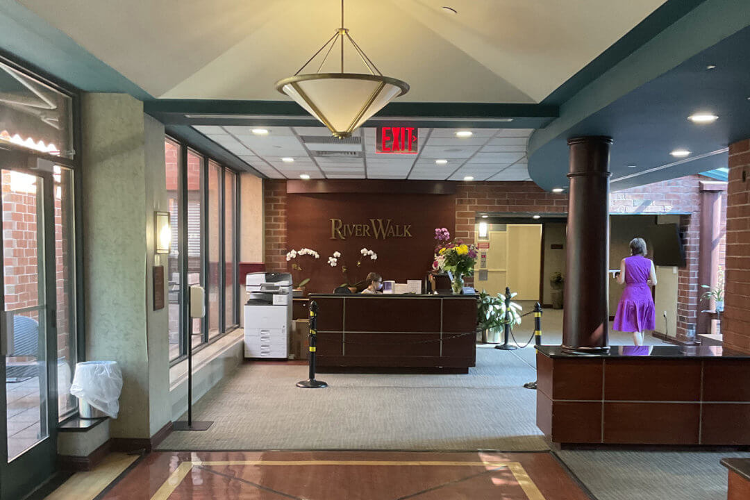 RiverWalk - lobby present